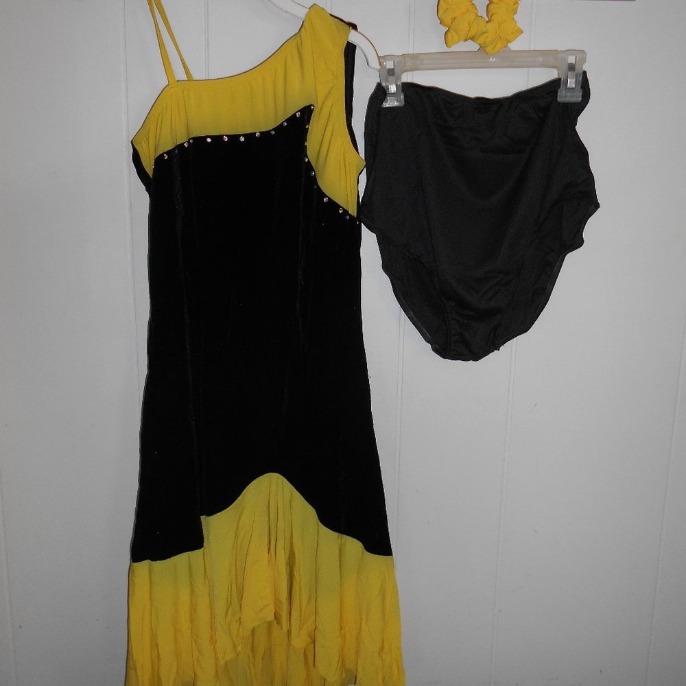 Adult Large  Yellow Performance Costume w/Accessorie  New